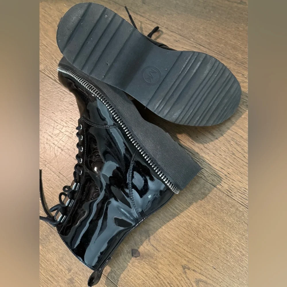 ‼️MICHAEL KORS BLACK GENUINE PATENT LEATHER BIKER BOOTS‼️ Size 8. - Picture 2 of 7